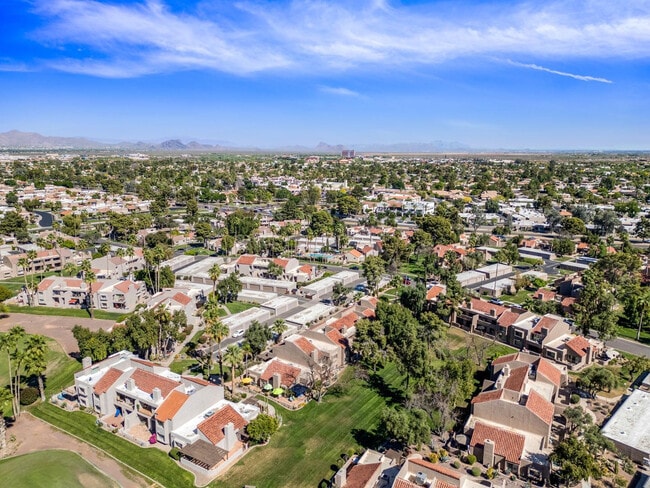 Building Photo - 7340 N Vía Camello Del Norte