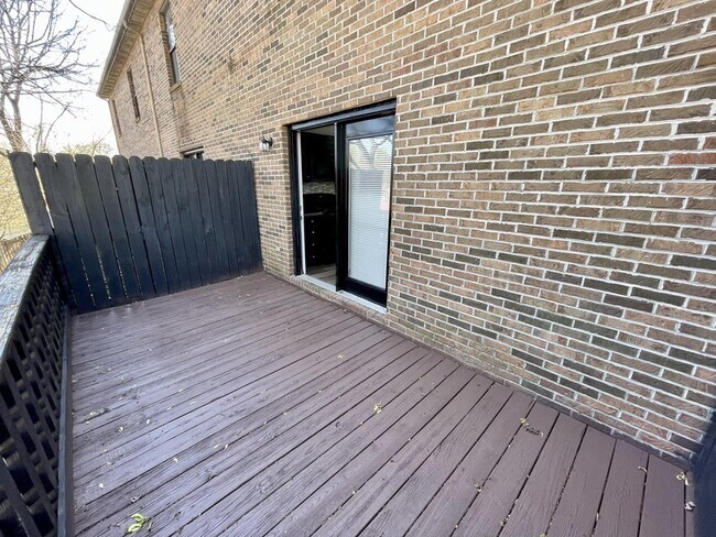 Building Photo - 1642 Hillwood Dr