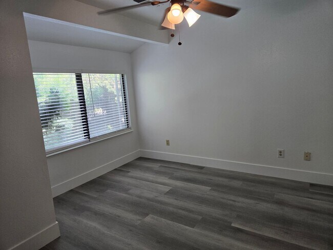 Building Photo - 4928 Westgate Ct