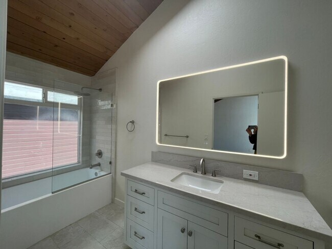 Building Photo - Pismo Duplex