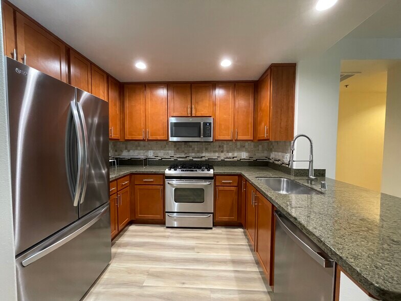 Primary Photo - 423 7th St