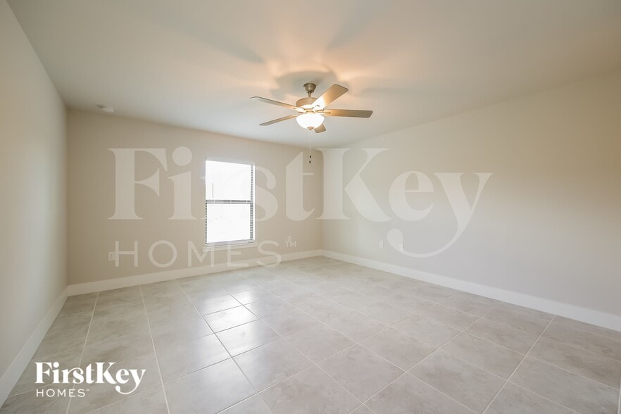 Building Photo - 915 Plumosa Ave