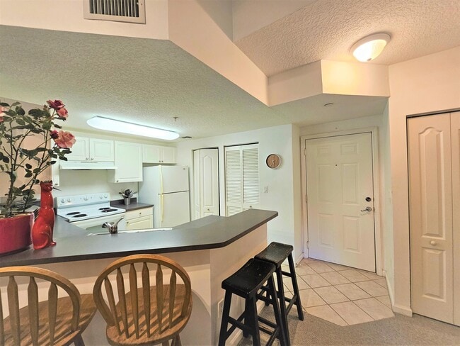 Building Photo - 5050 Fairways Cir