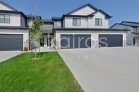 Building Photo - 6940 Holly Ct