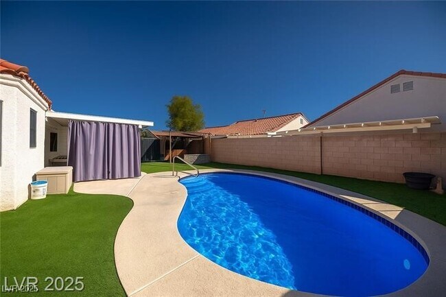 Building Photo - 4720 Painted Hills St