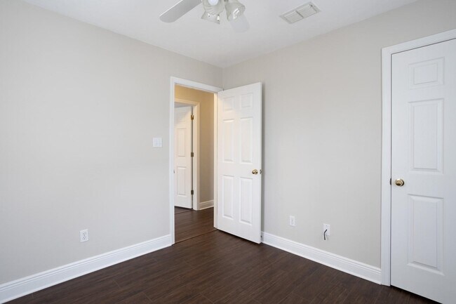 Building Photo - 3569 Chatelaine Dr