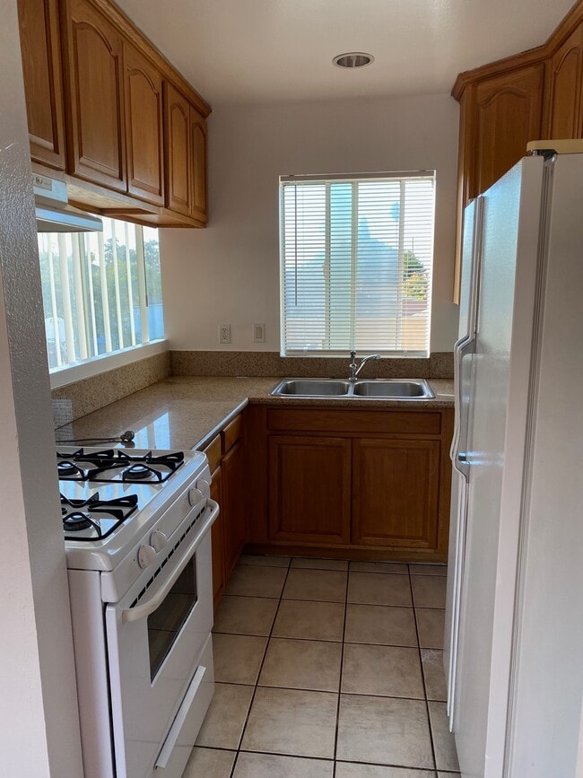 Building Photo - 174 W Linden Ave