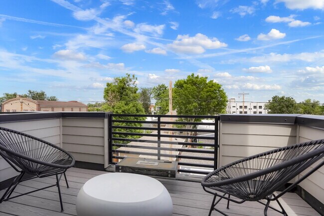 Building Photo - Stylish Sloan’s Lake Townhome with Rooftop...