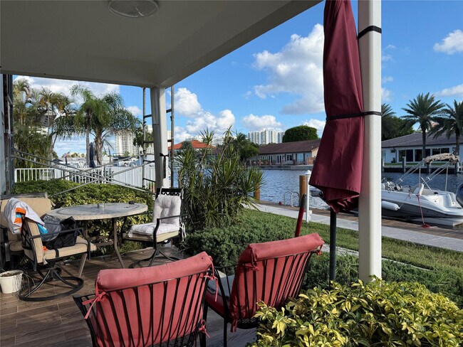 Building Photo - 2850 NE 30th St