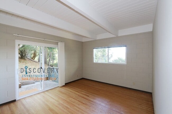 Building Photo - Mid-Century Modern 3 Bedroom Home in Montclair