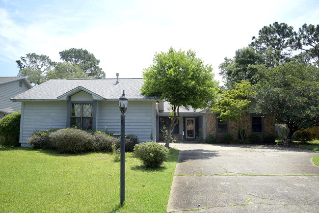 Primary Photo - 1129 Troon Dr E