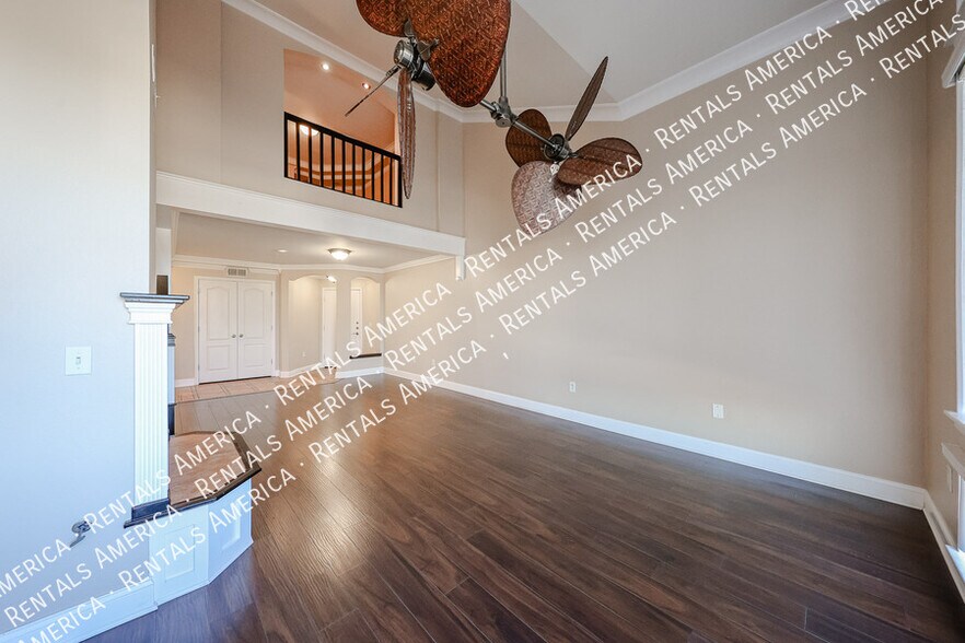 Building Photo - 1701 E Colter St