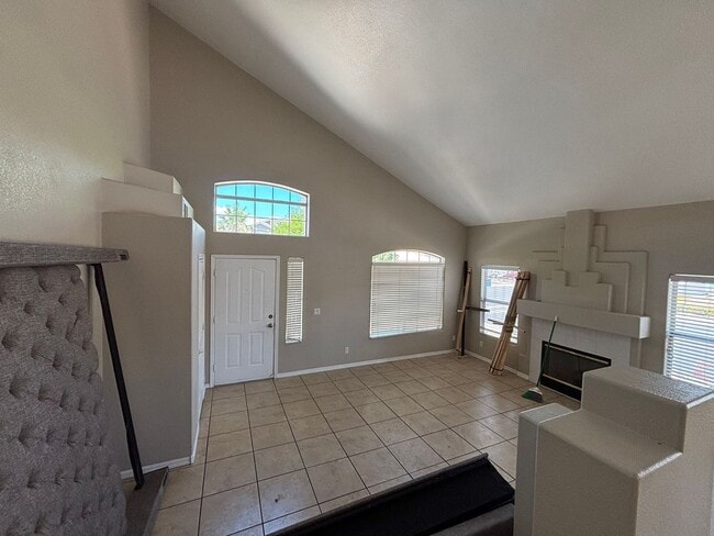 Building Photo - Beautiful 3-Bedroom, 2.5-Bath Home with Spacious Loft & Private Spa Backyard