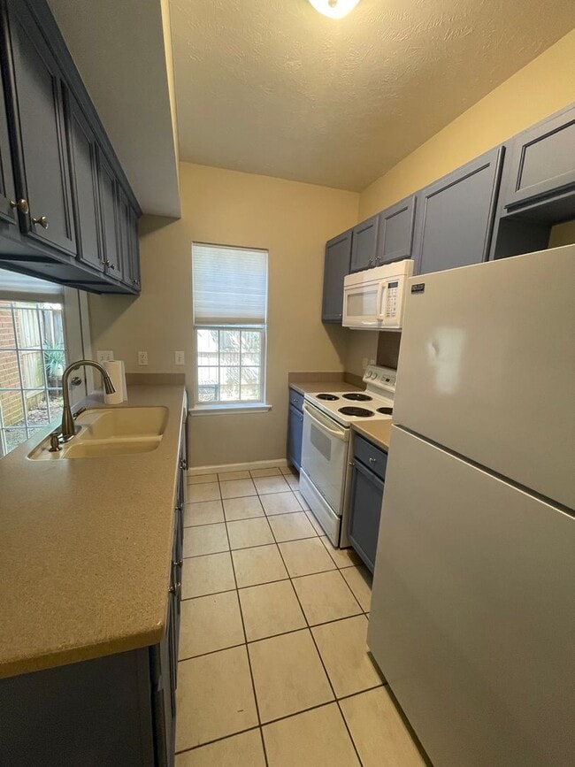 Building Photo - 515 Lakebrink Ct