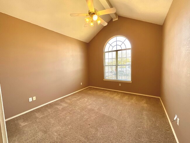 Building Photo - 209 Sooner St