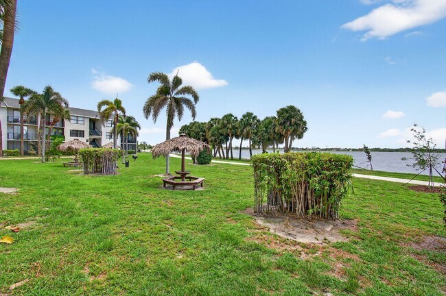 Building Photo - ONE BEDROOM ONE BATHROOM WITH LAKE VIEW!!!