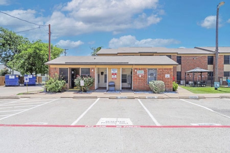 Building Photo - 3237 Bonnie Dr