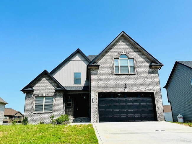 Building Photo - Luxury Home