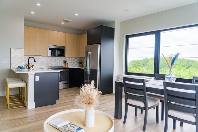 Interior Photo - HELIO