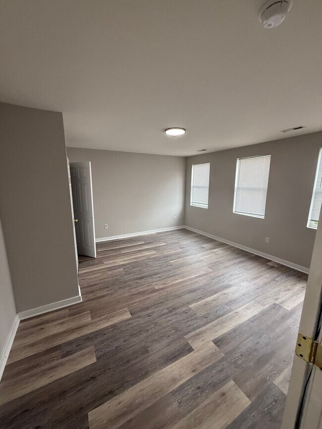 Building Photo - 3 Bedroom 1.5 bath home