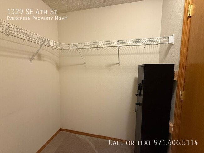 Building Photo - 1329 SE 4th St