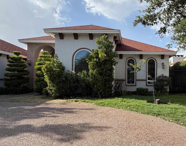 Building Photo - 180 Lake Carnegie Ct