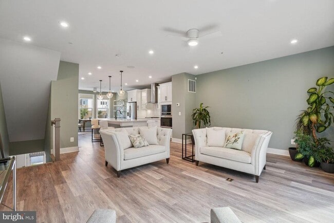 Building Photo - 1641 Bandit Loop