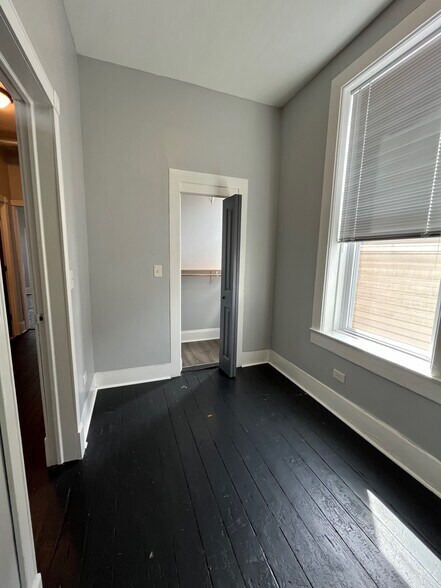 Building Photo - 2122 W 21st St