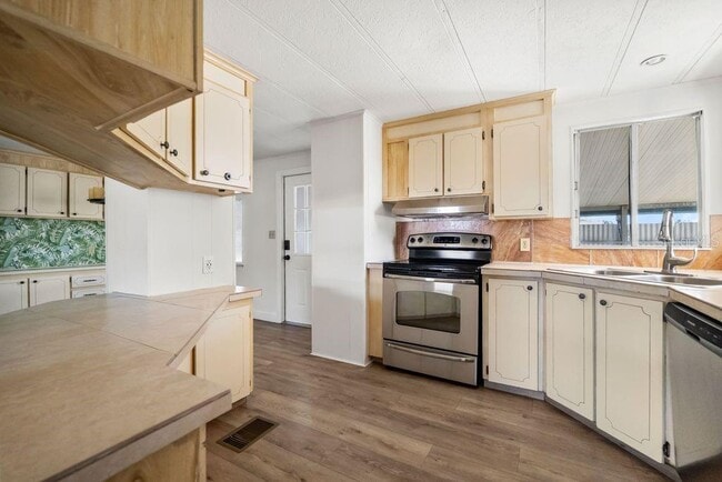 Building Photo - 3648 Fox Ridge Blvd