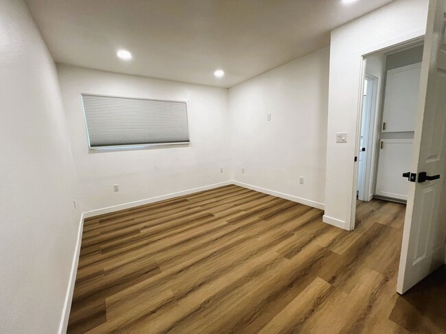 Building Photo - 13811 La Pat Pl