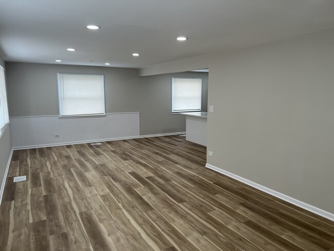 Building Photo - 4813 W 102nd St