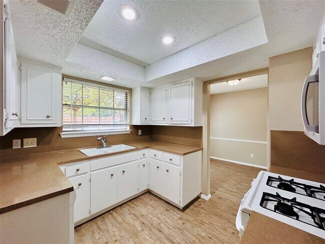 Building Photo - 1508 Thornridge Rd