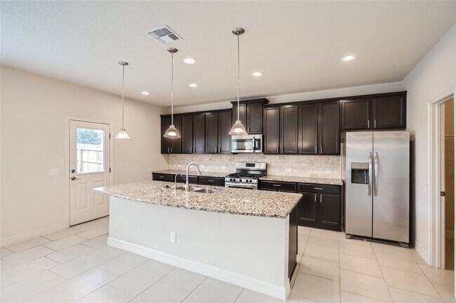 Building Photo - Home in Weston Oaks!