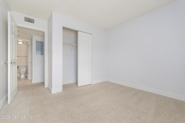 Building Photo - 3737 Loretto Rd