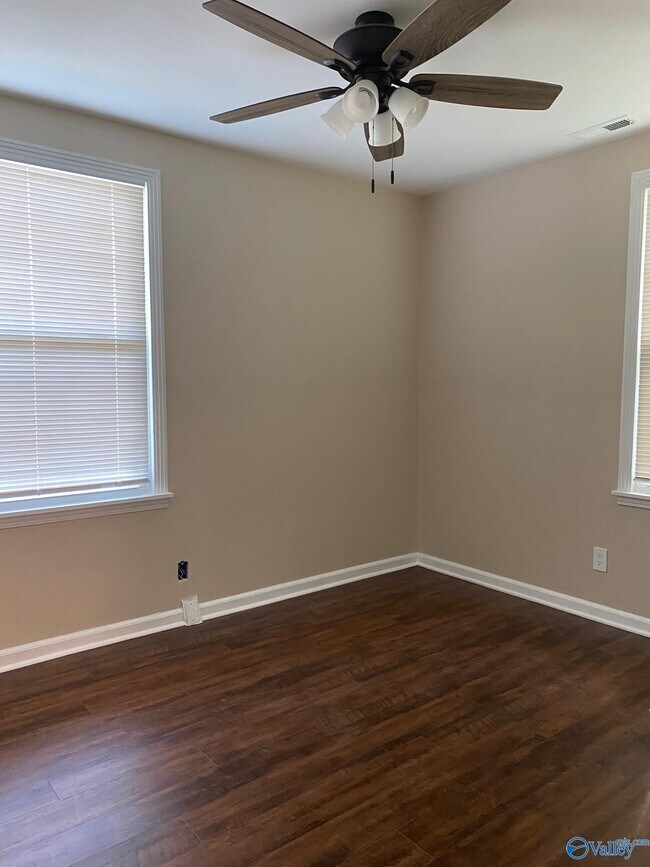 Building Photo - 3609 Lakewood Dr NW