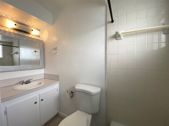 Building Photo - 10682 Hazelhurst Dr