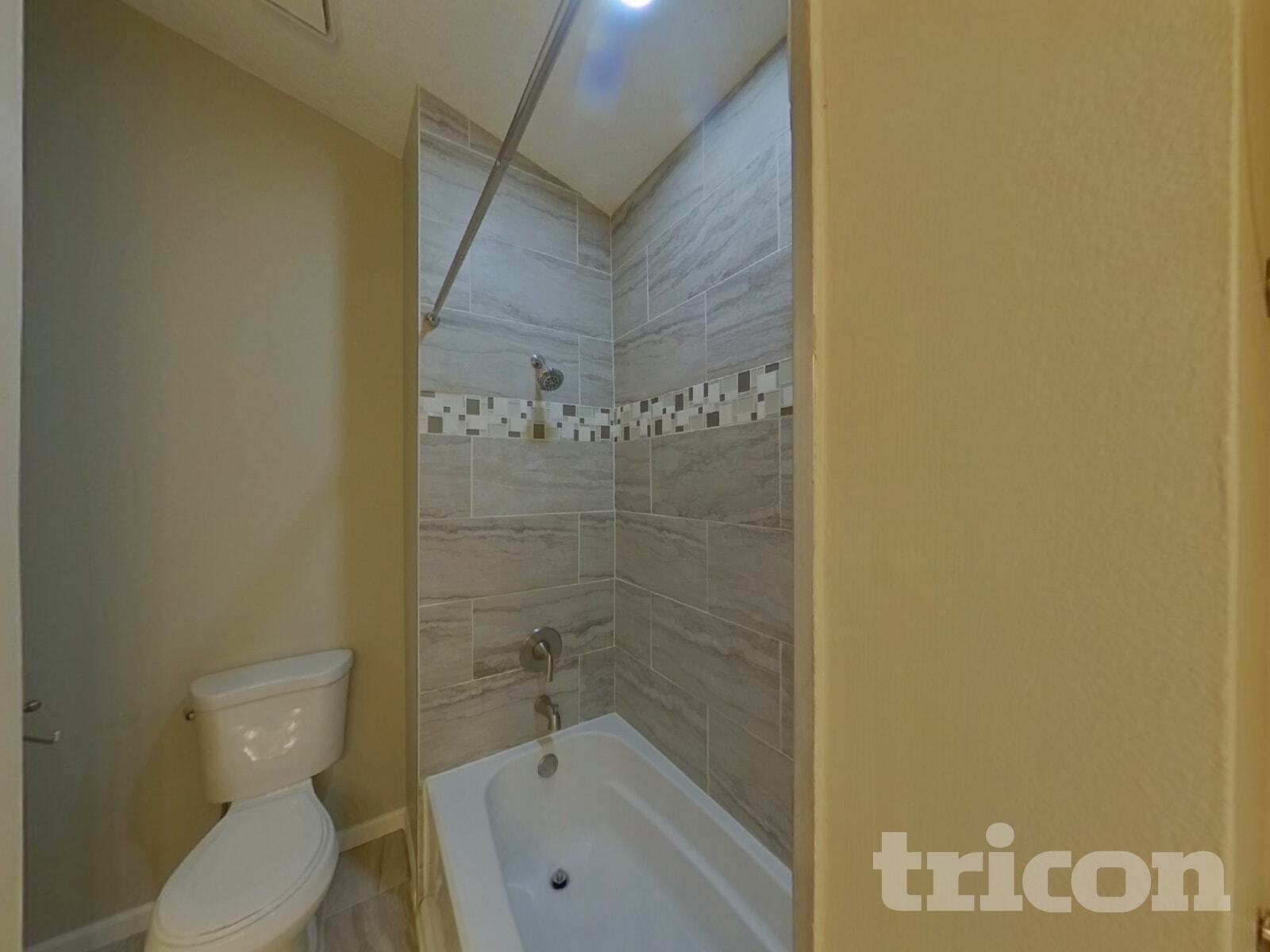 Building Photo - 4448 Hamilton Dr