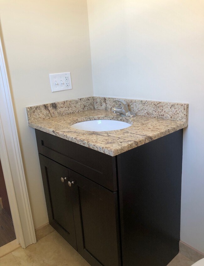 Building Photo - 102 Berkshire Ln