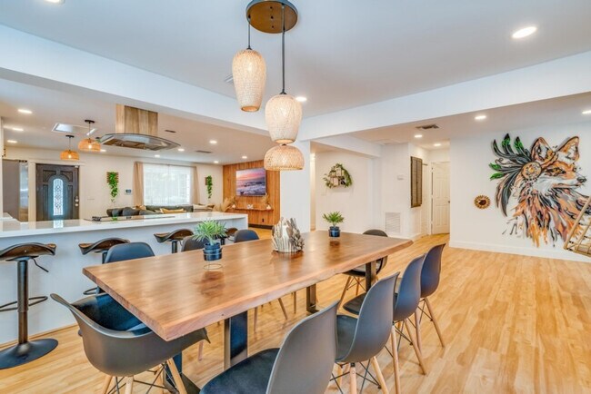 Building Photo - 1814 NW 14th Ave