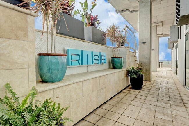 Building Photo - 2000 Bagby St