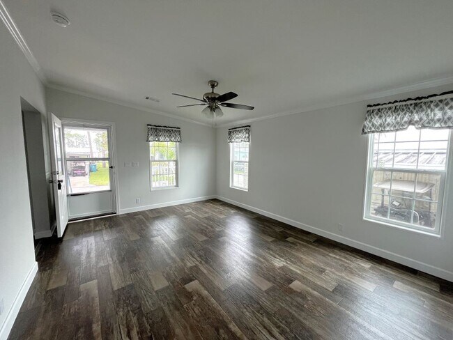 Building Photo - 17100 S Tamiami Trl