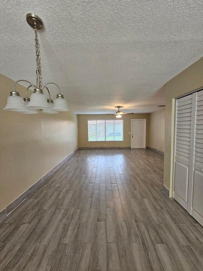 Building Photo - 4859 Orleans Ct