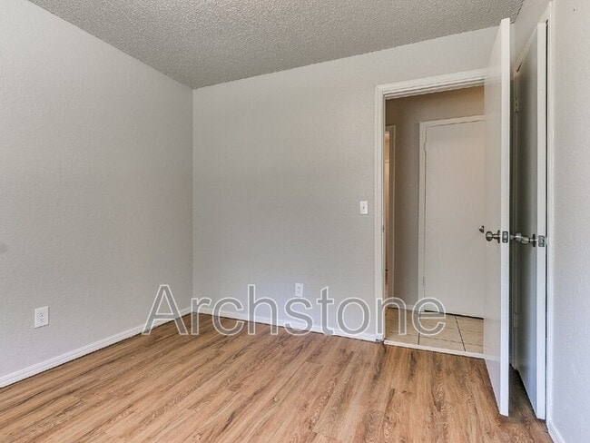 Building Photo - 8814 NE 13th St