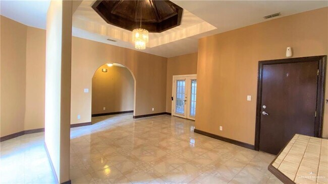 Building Photo - 703 Delta Dr