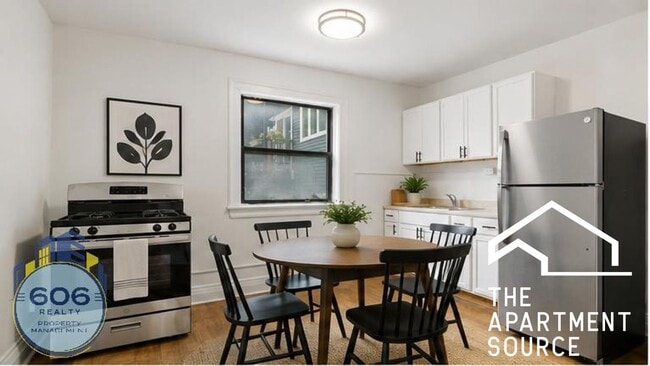 Building Photo - 7353 N Damen Ave