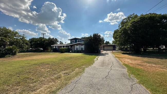 Building Photo - China Grove 4 bedroom, 3 bathroom