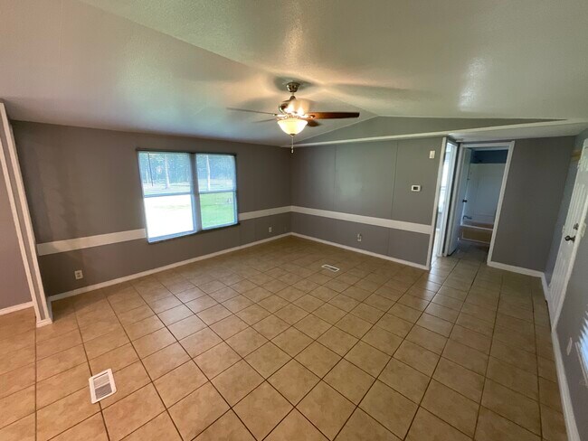 Building Photo - 112 County Road 3563