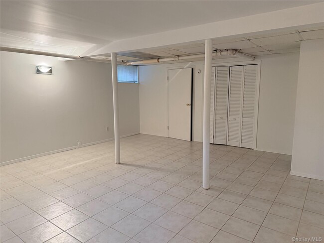 Building Photo - 76-12 175th St