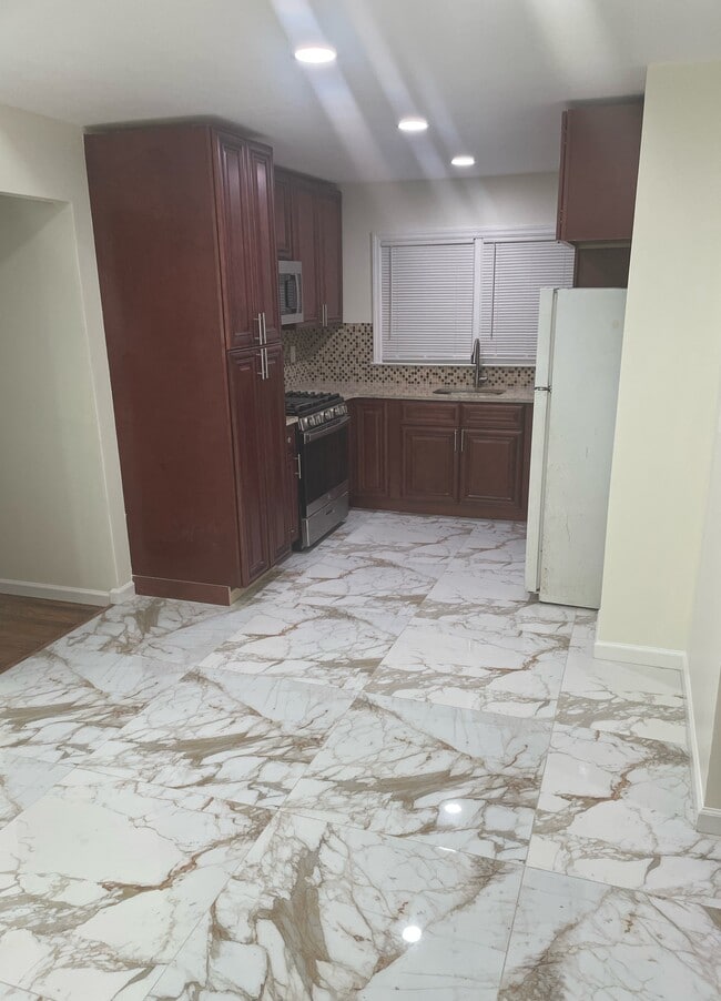 Building Photo - Brooklyn 1