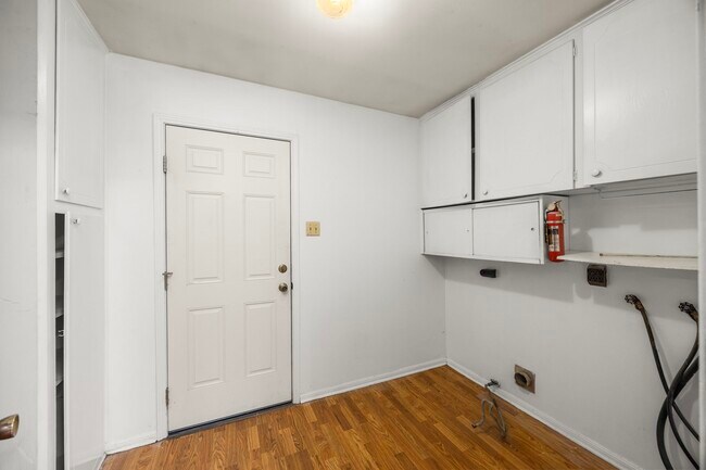 Building Photo - 1030 Lehman St